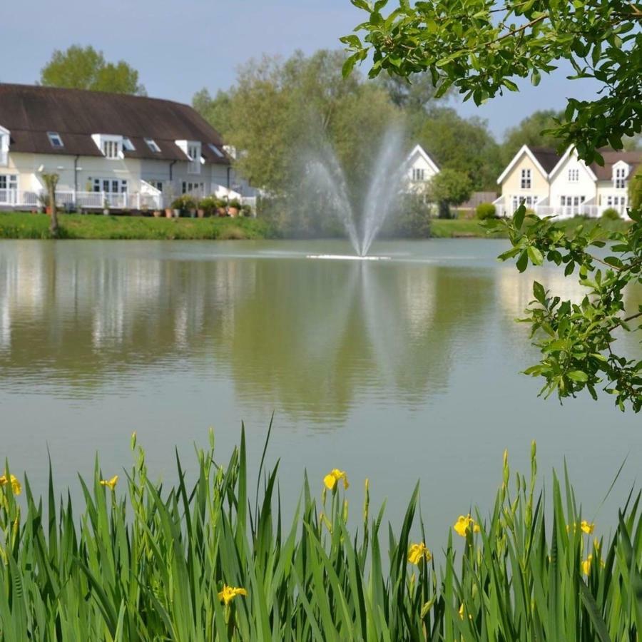 Swan Cottage ไซเร็นเซสเตอร์ ภายนอก รูปภาพ